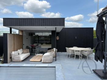 poolhouse