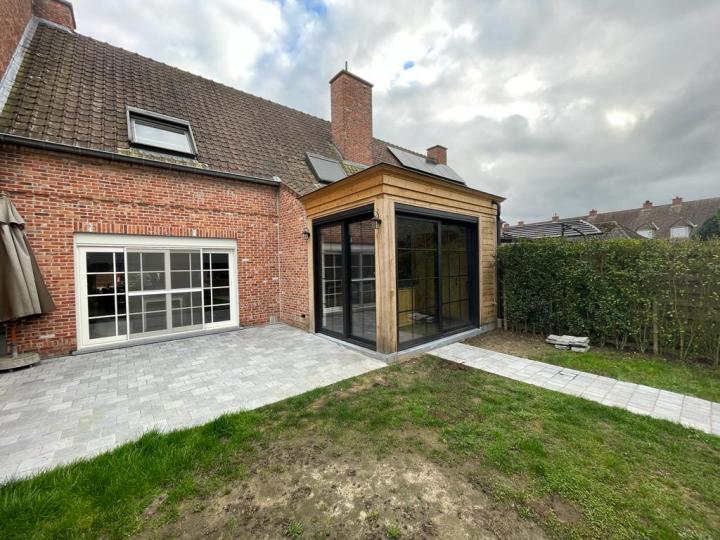Eiken bijgebouw