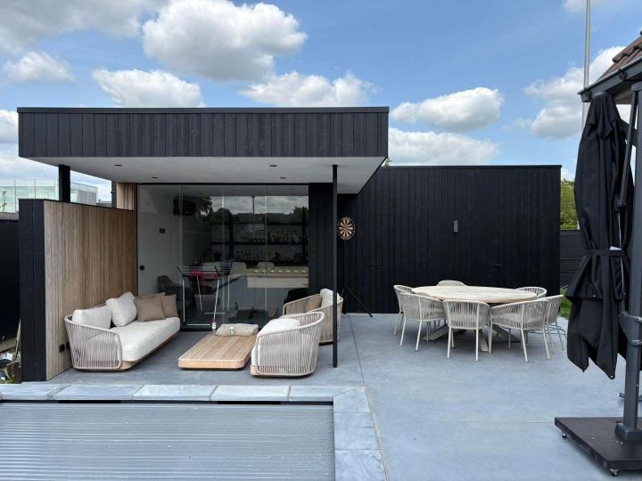 poolhouse