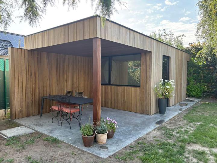 Poolhouse